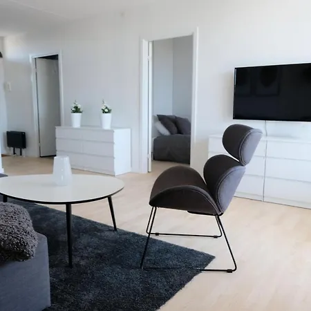 Apartment Unique Modern Bright 2 Bedroom Located In The Southern Harbour Area. *