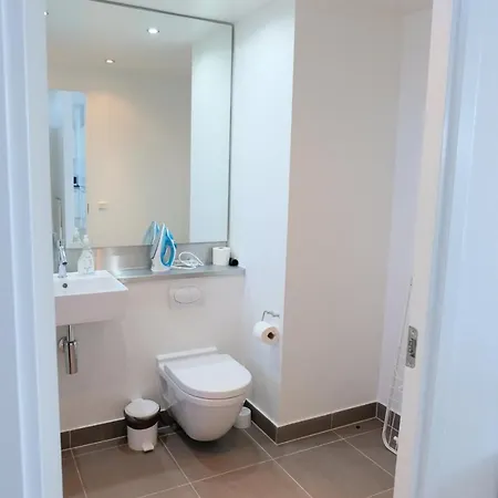 Apartment Unique Modern Bright 2 Bedroom Located In The Southern Harbour Area. *