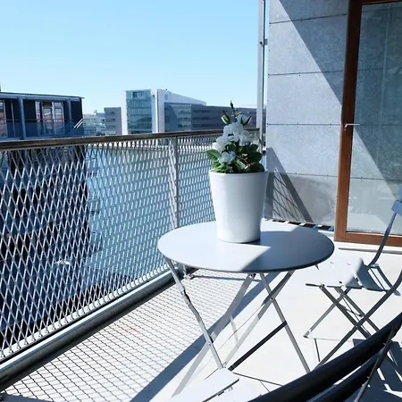 Unique Modern Bright 2 Bedroom Located In The Southern Harbour Area. Copenhagen
